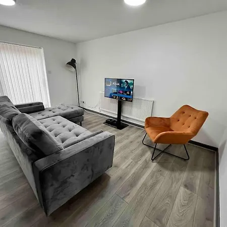 3 Bedroom House With Parking Manchester Exterior photo