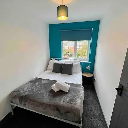3 Bedroom House With Parking Manchester Exterior photo