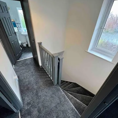 3 Bedroom House With Parking Manchester Exterior photo
