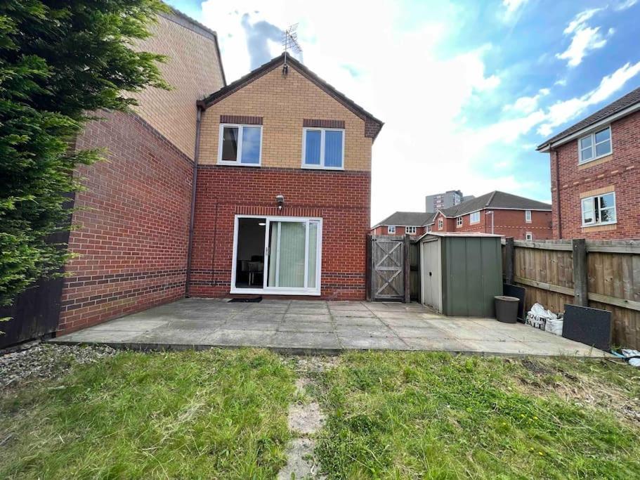 Holiday home 3 Bedroom House With Parking